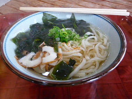 やっと朝食はアイスクリームショップで