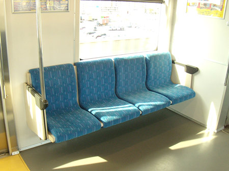 あおなみ線1106編成座席