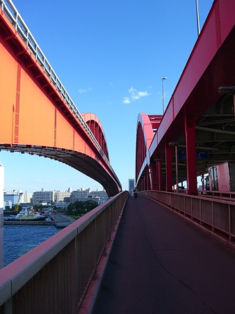 神戸大橋を渡る