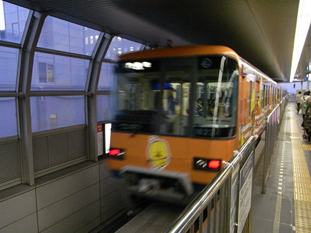 大阪モノレール(千里中央駅)