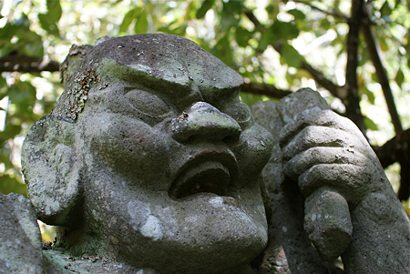 (8)龍雲寺石造仁王像　阿形