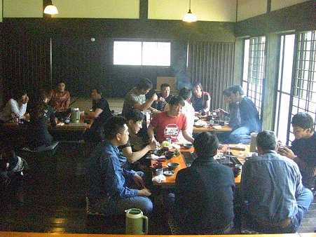 総勢何人でしょう?