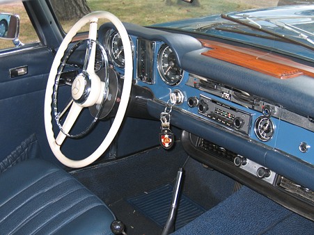 メルセデスベンツ 280SL 内装