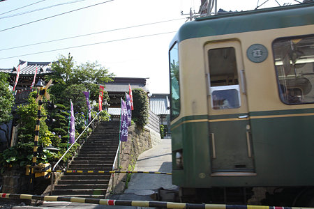 2009.06.20　江ノ電　満福寺前は踏切