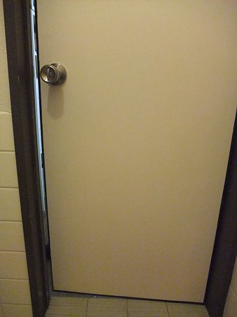 トイレの扉