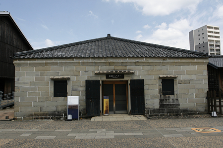 出島・新石倉（出島シアター）