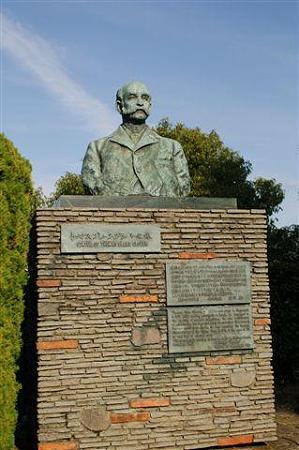 125